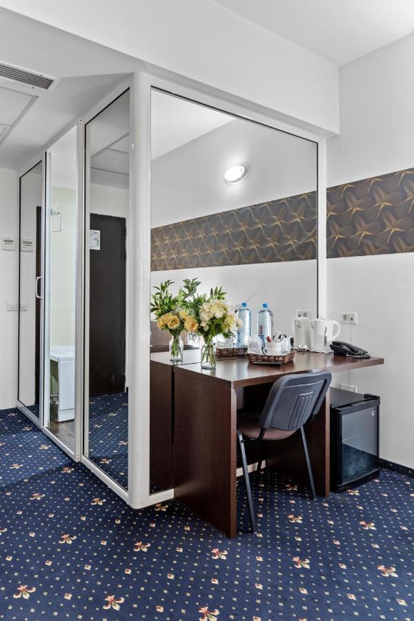 Charter Hotel