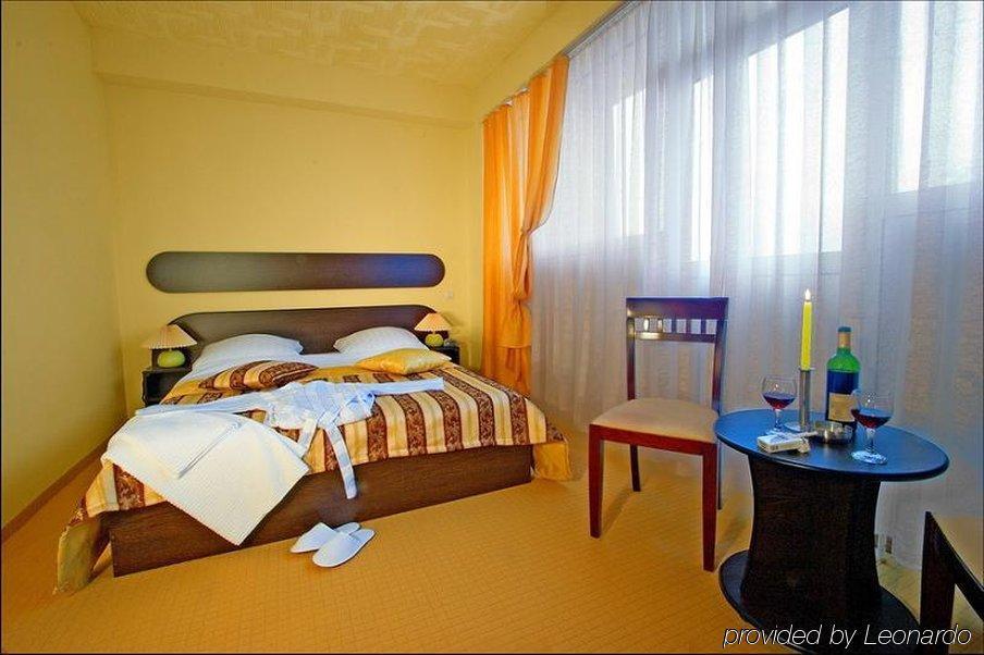 Charter Hotel Otopeni